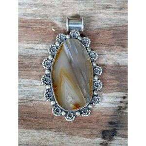 Vintage Silver & Agate Oval Pendant With Intricate Floral Design 29.04g